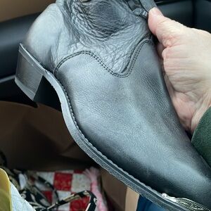 Capezio Boots woman’s Western short Ankle Side Zipper Black Leather.price tag